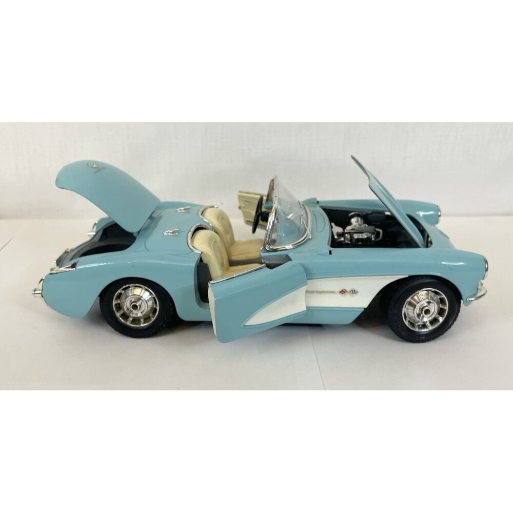 Burago 1957 Chevrolet Corvette Convertible 1:18 Aqua White Diecast Model Car